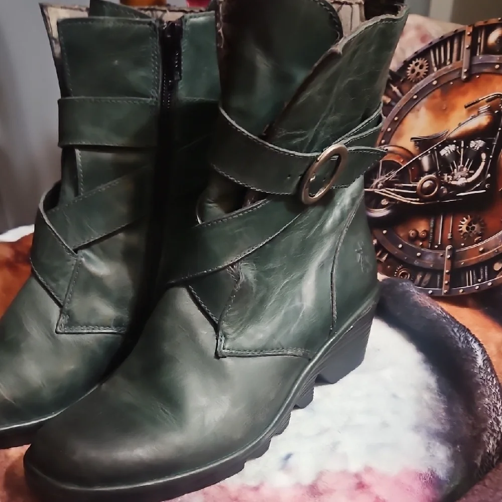 Fly London Leather Dark Green Wedge Side Zip Buckle Wrap Ankle Boots NWOT Size36